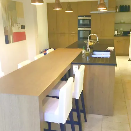 Charming Villa 300M Beach