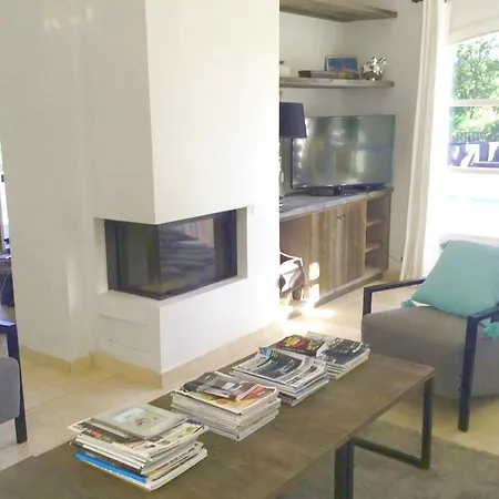 Prázdninový dům Charming Villa 300M Beach