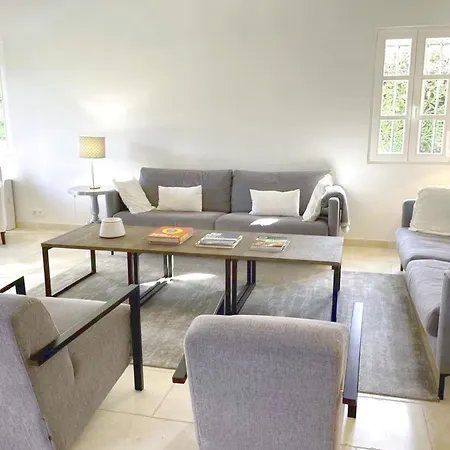Charming Villa 300M Beach Prázdninový dům *
