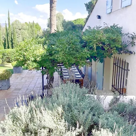 Charming Villa 300M Beach 度假居 *